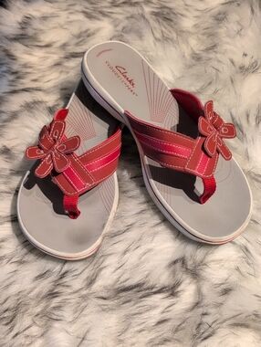 Clarks Red Floral Bow Thong Sandals